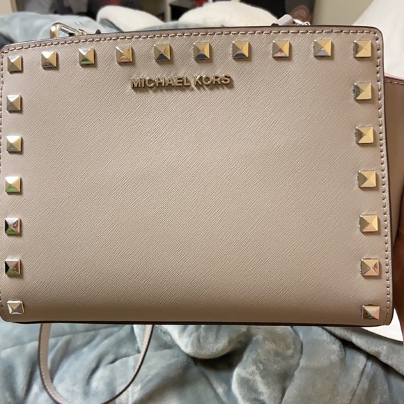 Michael Kors Selma Leather Stud crossbody - Picture 6 of 7